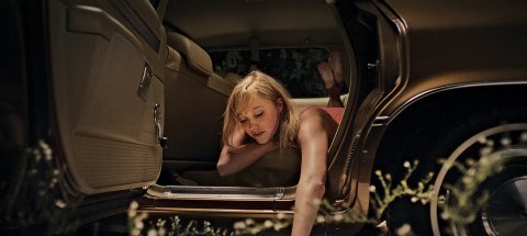 01_30_ItFollows_01