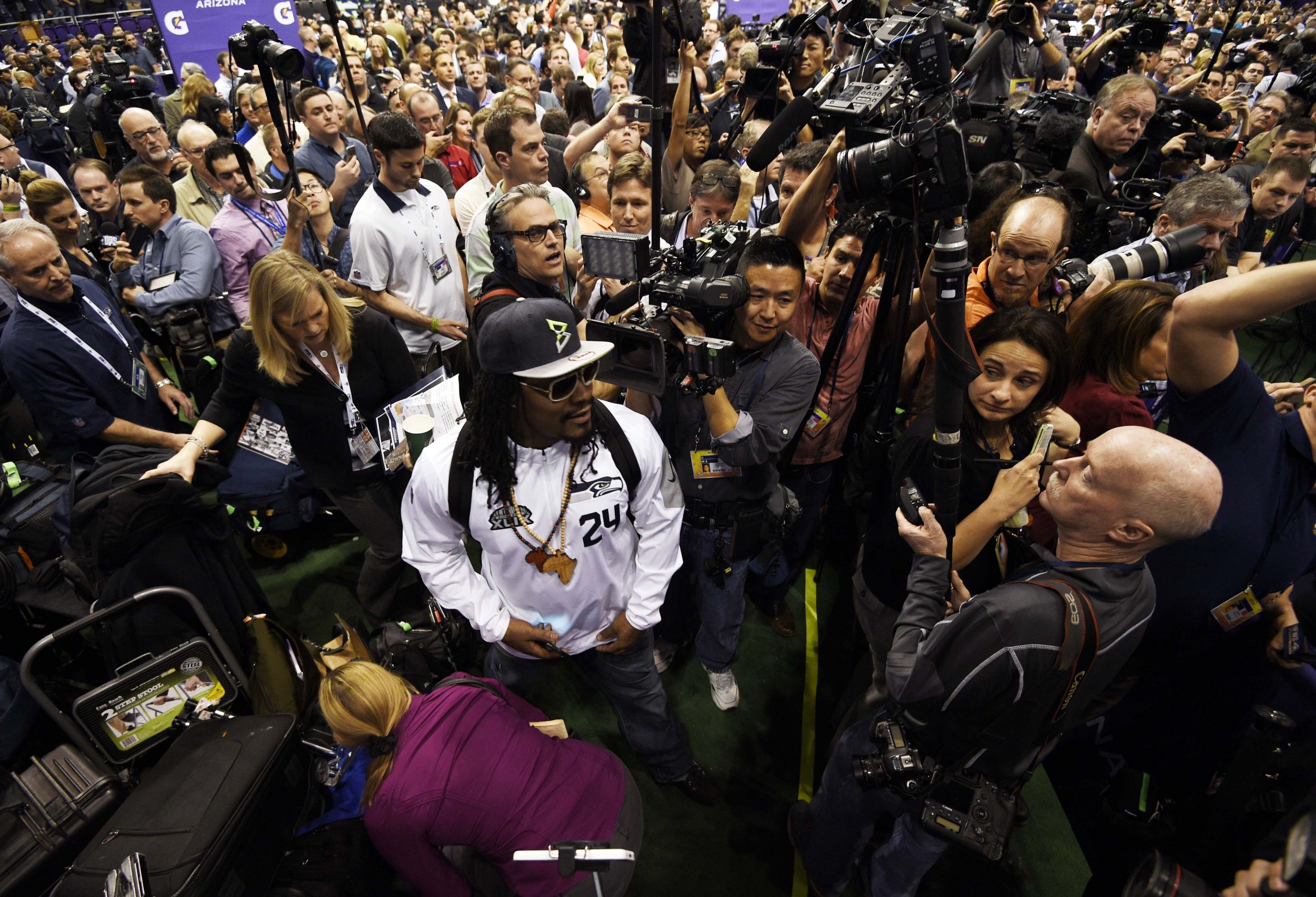 Marshawn Lynch wears Chancellor's jersey during practice