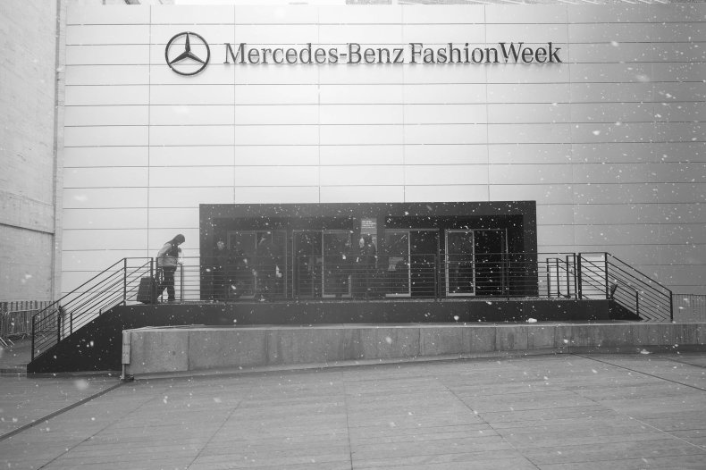 02_25_NYFWBackStage_02 02_25_NYFWBackStage_02