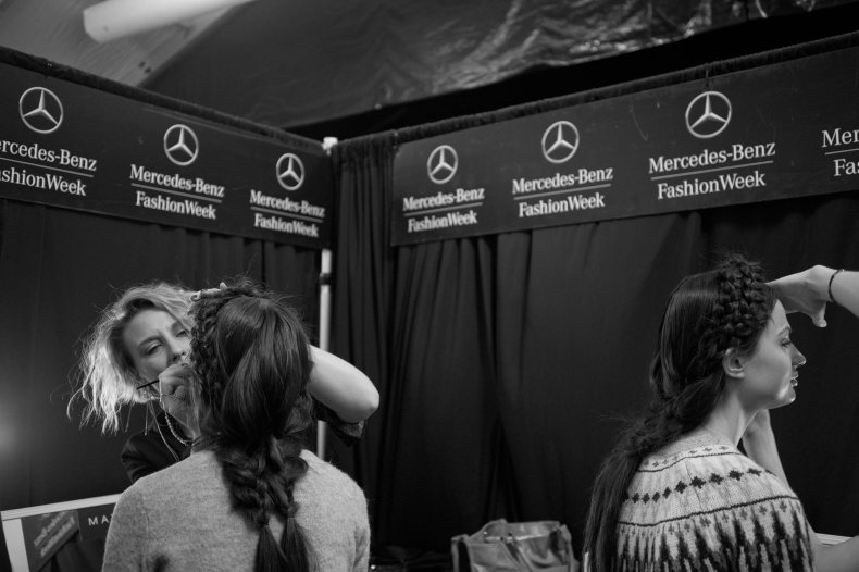 02_25_NYFWBackStage_03 02_25_NYFWBackStage_03