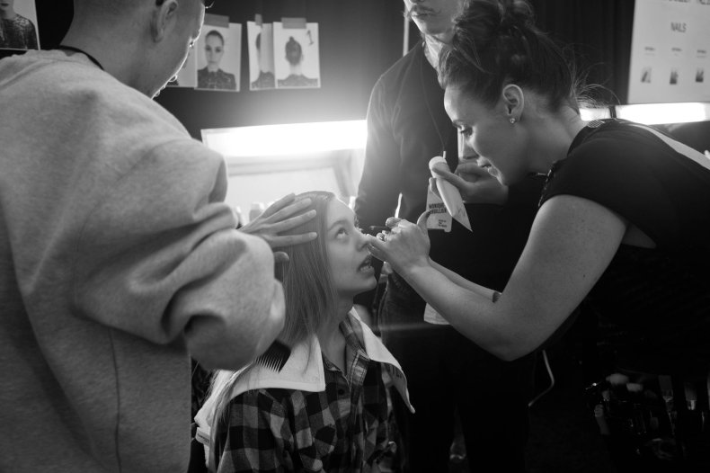 02_25_NYFWBackStage_05 02_25_NYFWBackStage_05