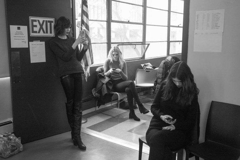 02_25_NYFWBackStage_09 02_25_NYFWBackStage_09