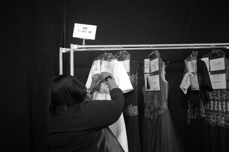 02_25_NYFWBackStage_18 02_25_NYFWBackStage_18
