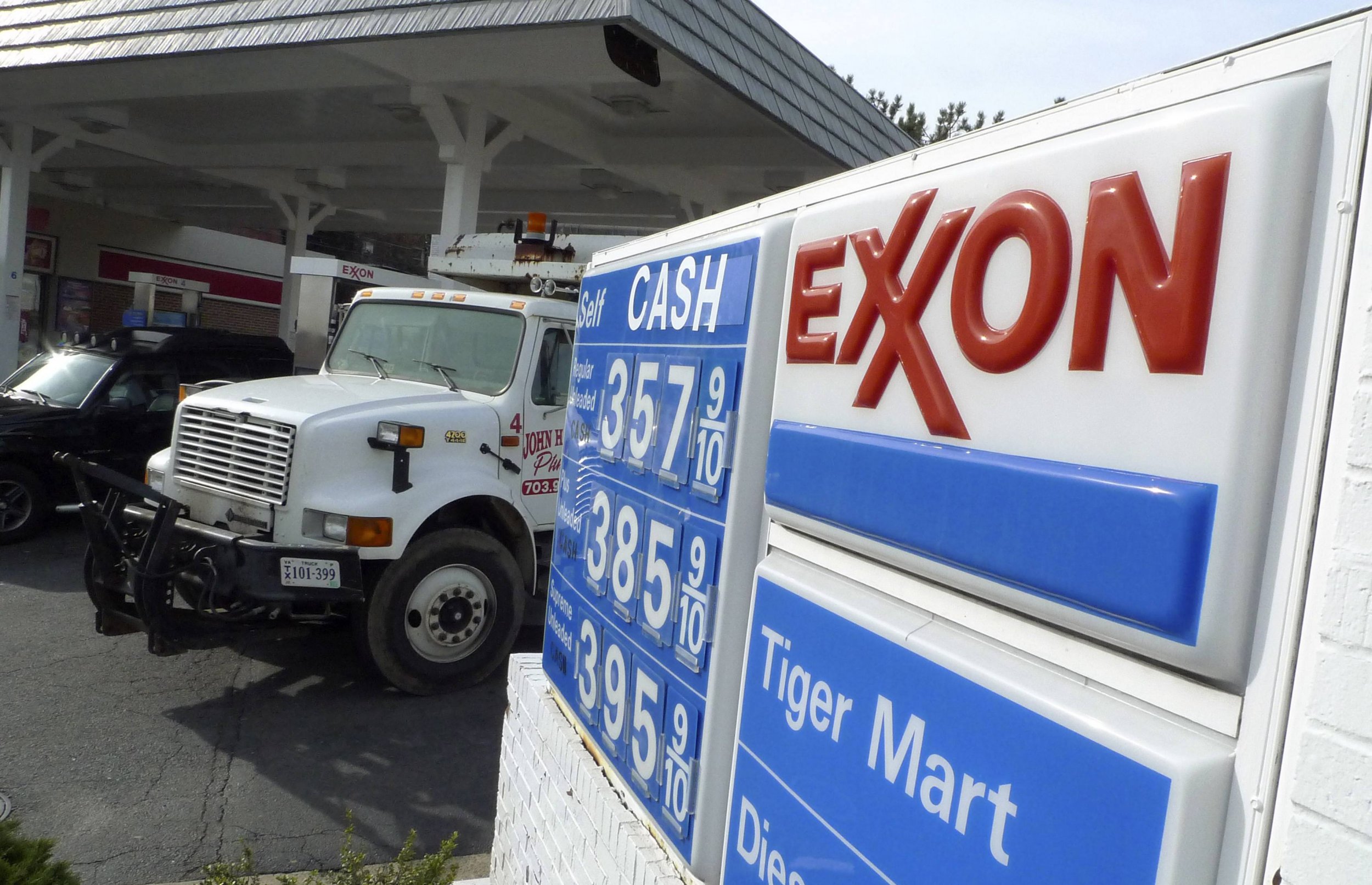 2015-02-02T144717Z_1586488860_TM3EB220R6F01_RTRMADP_3_EXXON-RESULTS