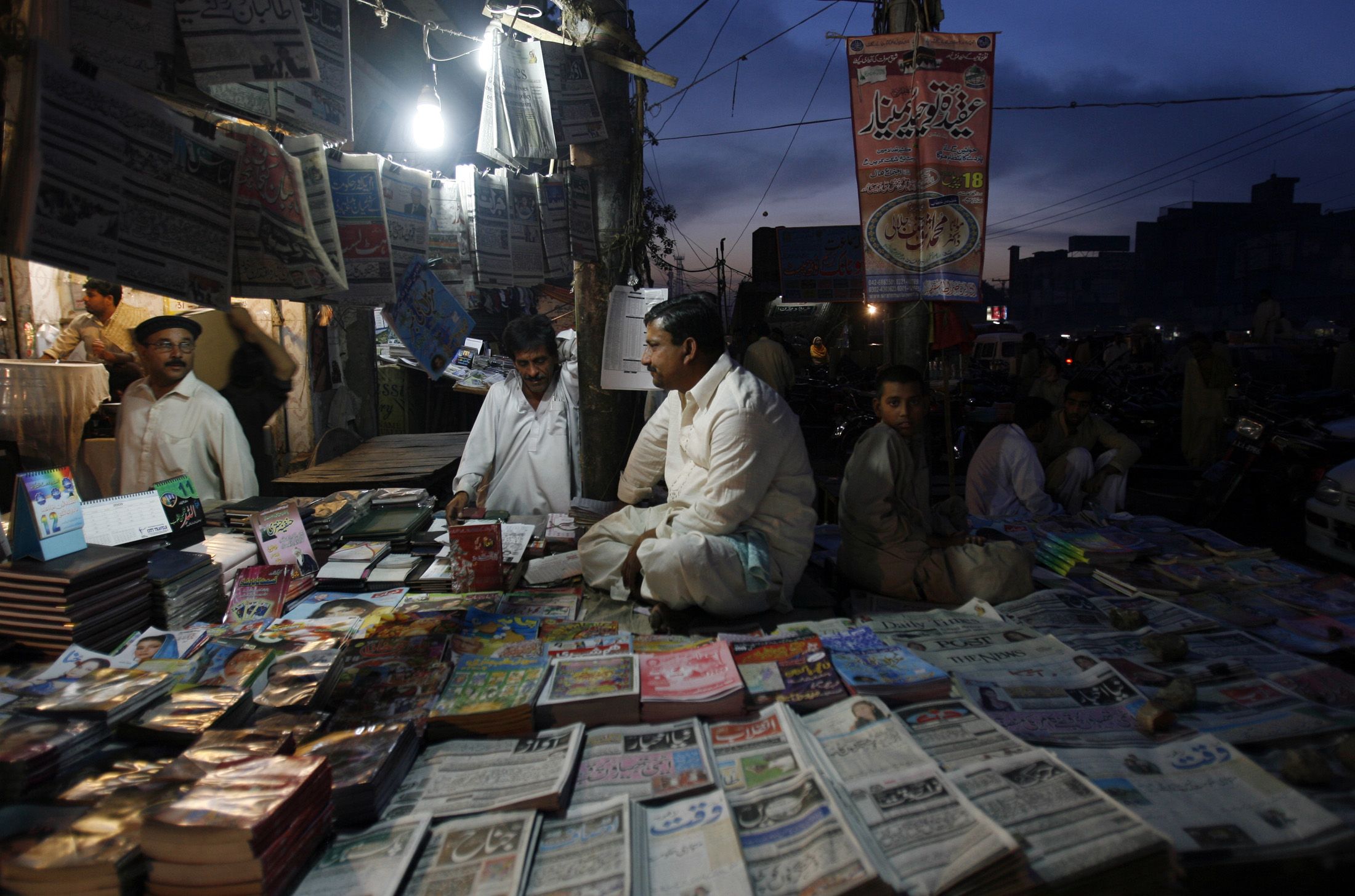 In Pakistan, Talking Books and Politics at the Lahore Literary Festival