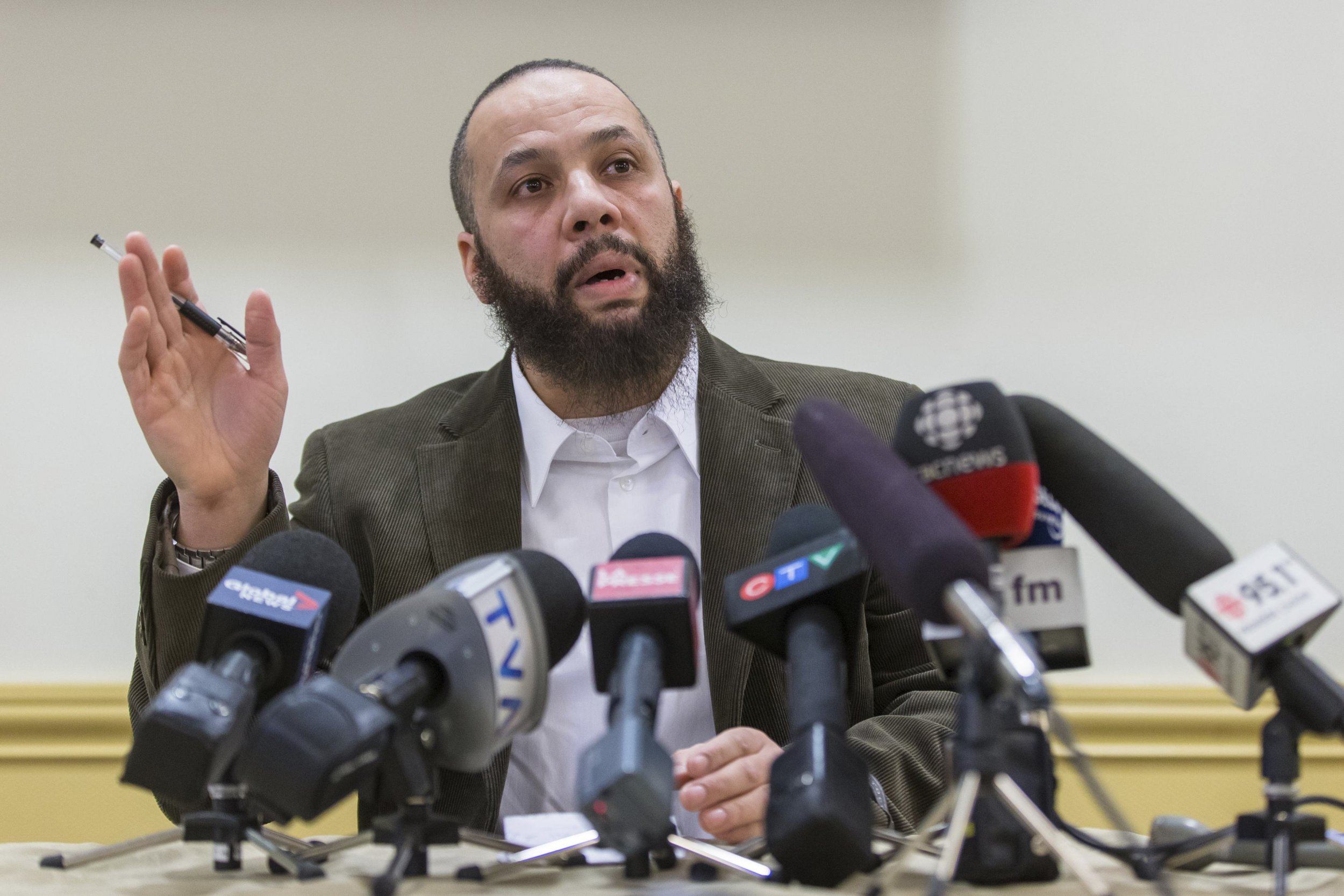 2015-02-27T173544Z_1_LYNXMPEB1Q0RZ_RTROPTP_4_MIDEAST-CRISIS-CANADA