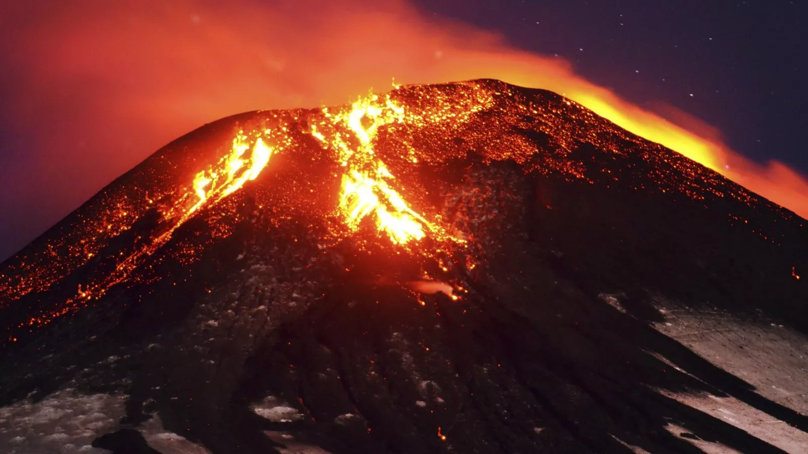 3 любых вулкана. Вильяррика Чили. Вильяррика (вулкан). Извержение вулкана Вильяррика в Чили. Фото извержения вулкана Вильяррика в Чили.