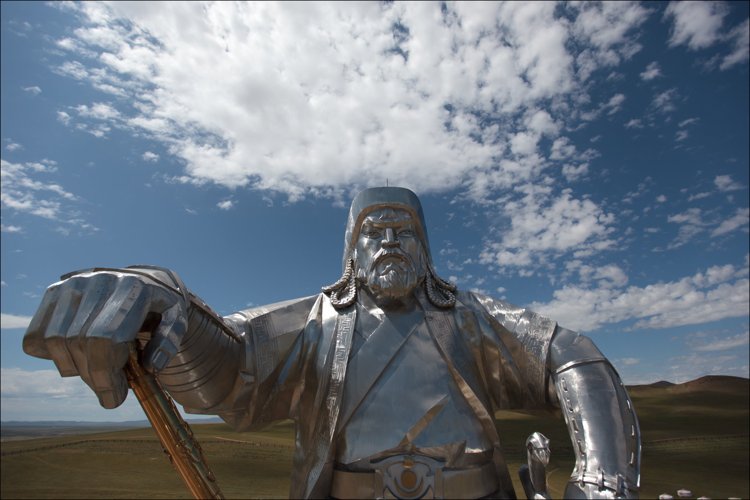 Статуя чингисхана в цонжин болдоге монголия