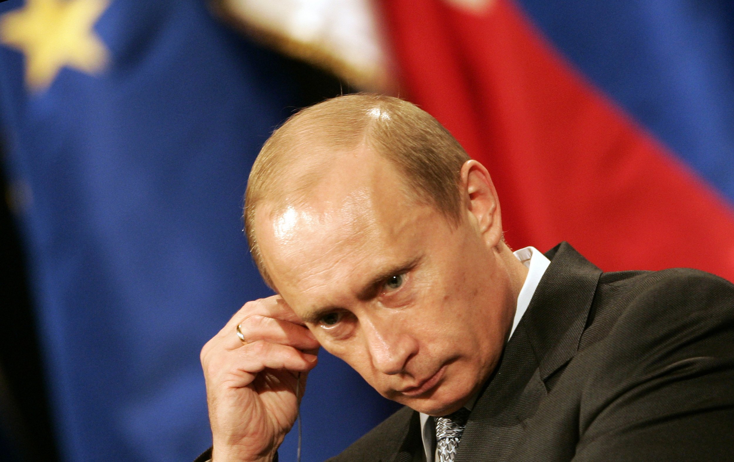 'Putin Involved in Drug Smuggling Ring', Says Ex-KGB Officer