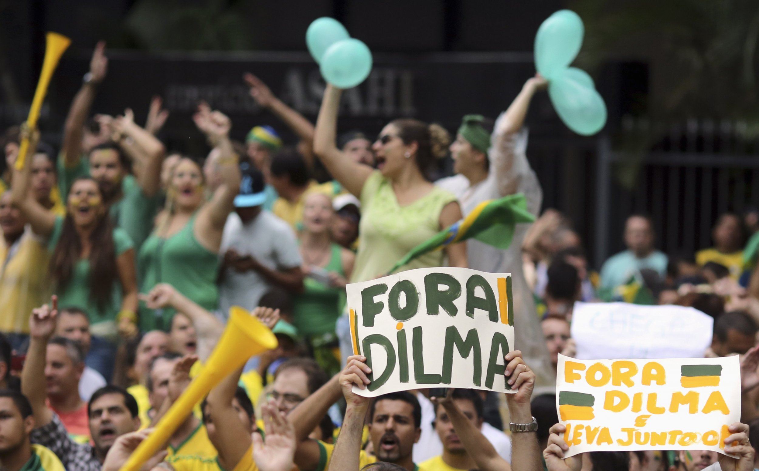 2015-03-16T021753Z_1_LYNXMPEB2F01V_RTROPTP_4_BRAZIL-ROUSSEFF-PROTEST