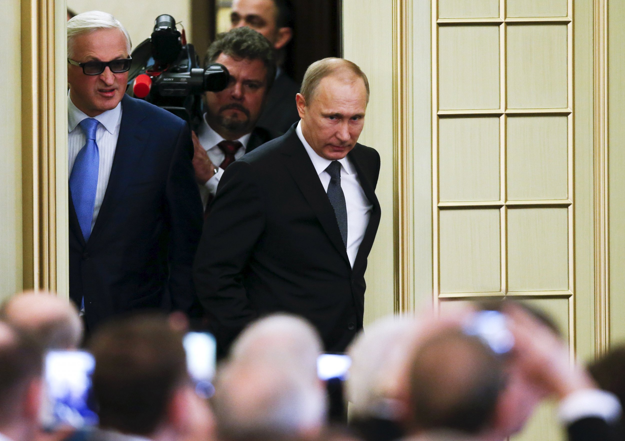 2015-03-19T115241Z_1618833986_GF10000031147_RTRMADP_3_RUSSIA-CRISIS-PUTIN-RATES 2015-03-19T115241Z_1618833986_GF10000031147_RTRMADP_3_RUSSIA-CRISIS-PUTIN-RATES