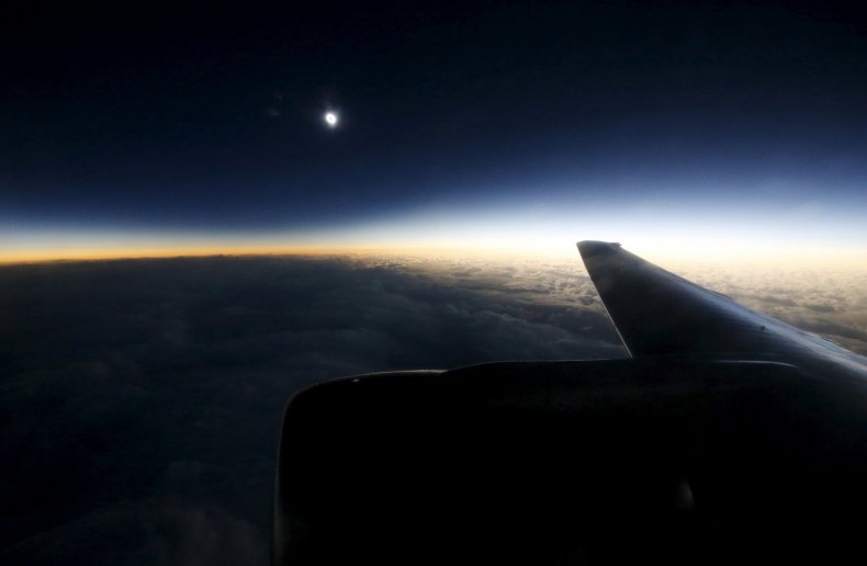 2015-03-20T141838Z_1708147332_GF10000032988_RTRMADP_3_SOLAR-ECLIPSE