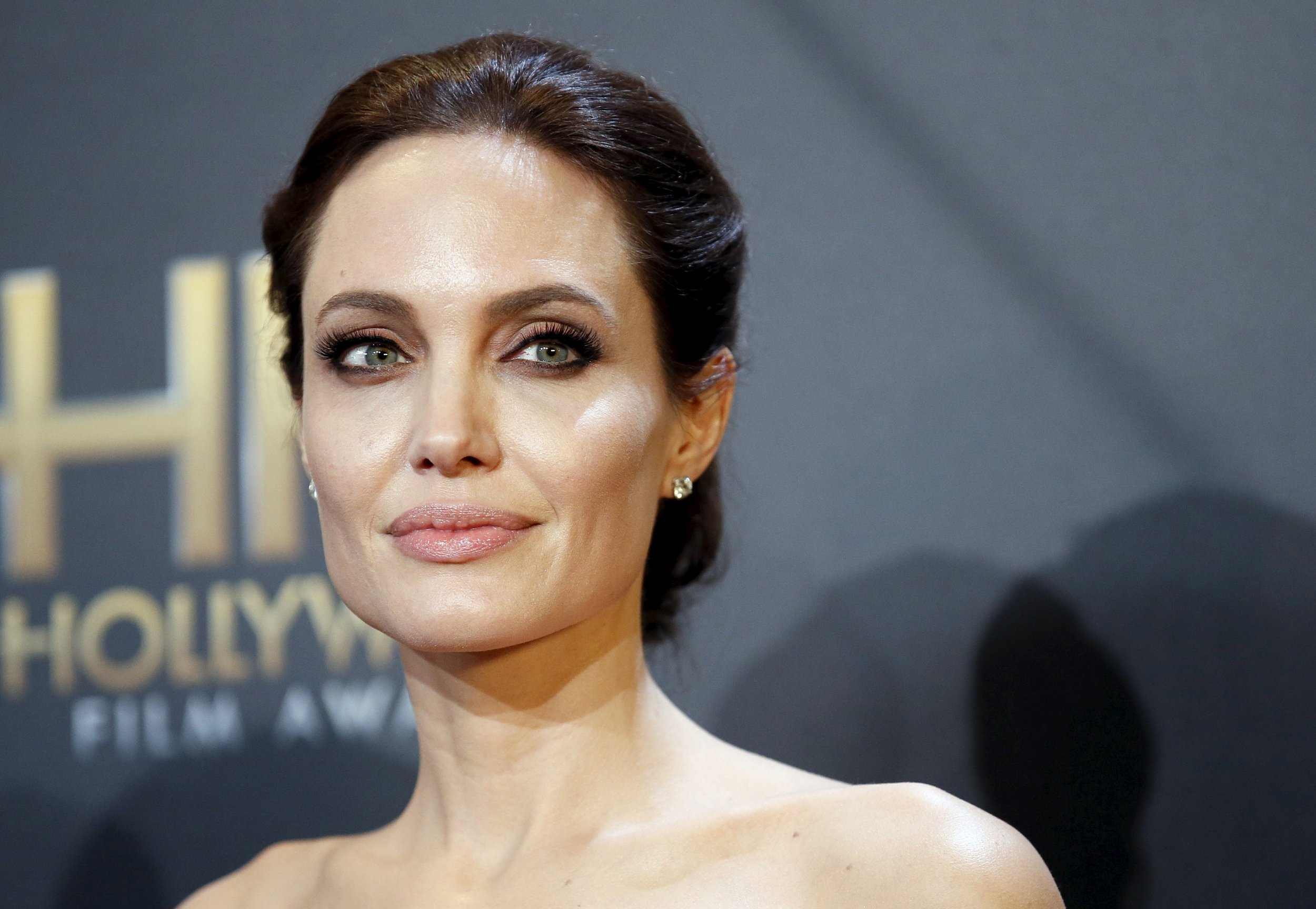 Download free Angelina Jolie Chin Pose Wallpaper - MrWallpaper.com