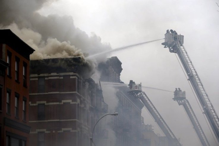 2015-03-26T213414Z_2_LYNXMPEB2P1B3_RTROPTP_3_USA-NEW-YORK-COLLAPSE