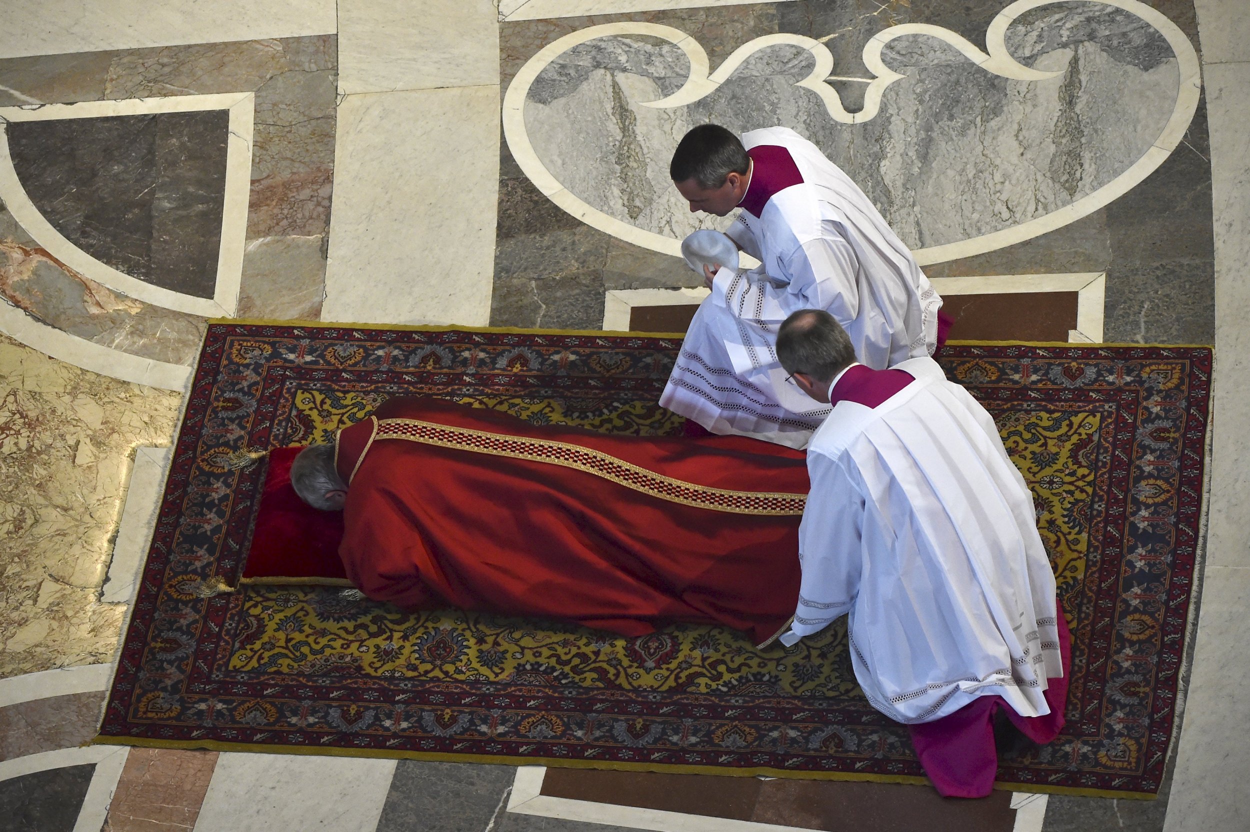 2015-04-03T155617Z_1512293360_GF10000048627_RTRMADP_3_RELIGION-EASTER-POPE-GOODFRIDAY 2015-04-03T155617Z_1512293360_GF10000048627_RTRMADP_3_RELIGION-EASTER-POPE-GOODFRIDAY