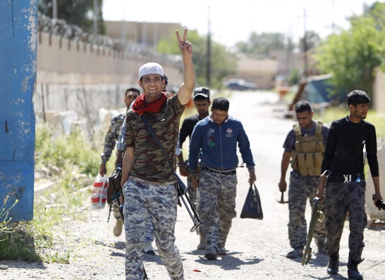 2015-04-02T194659Z_864783561_GF10000047692_RTRMADP_3_MIDEAST-CRISIS-IRAQ-TIKRIT