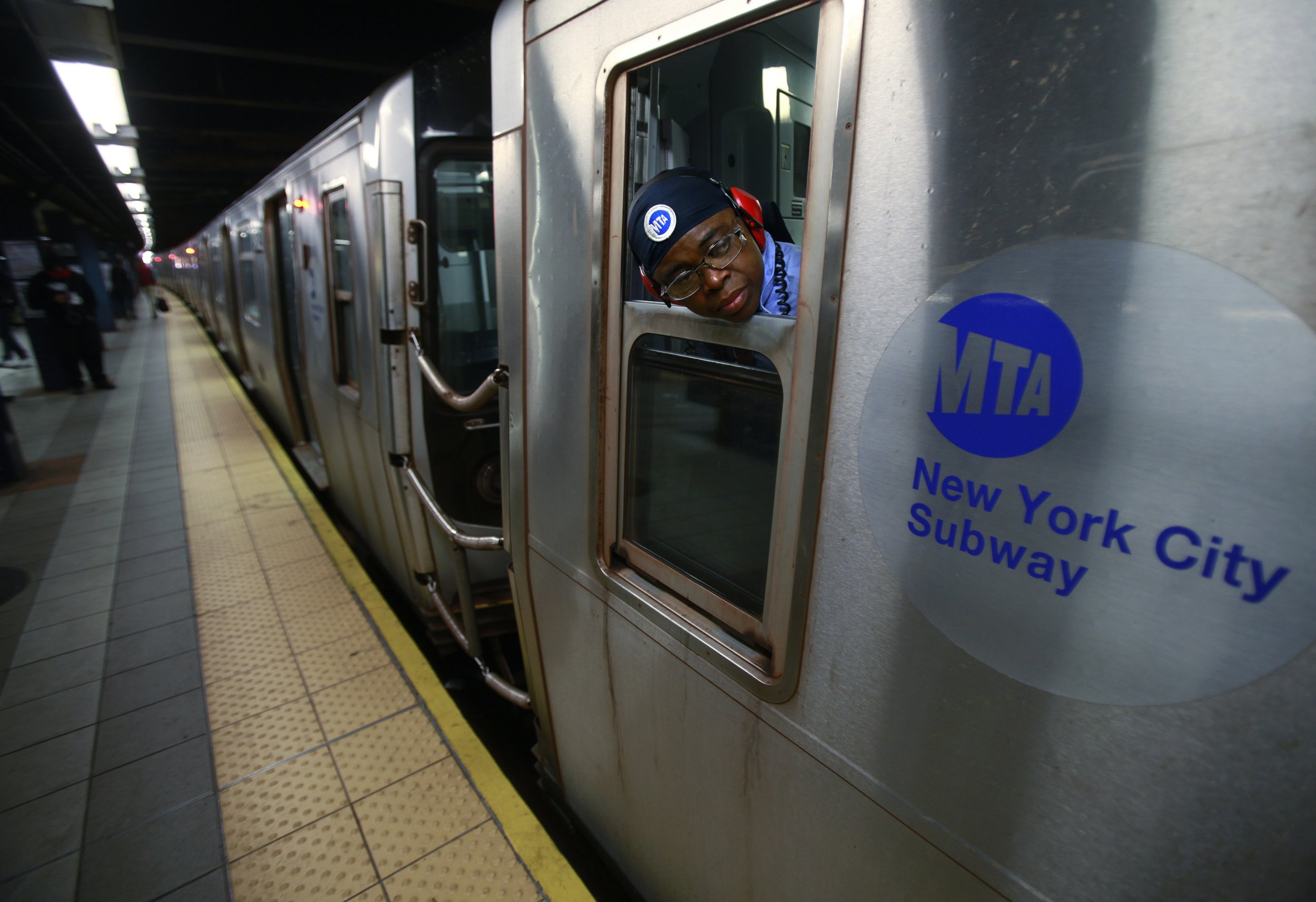 Hundreds of Straphangers Stuck on N.Y. Subway Due to Smoke