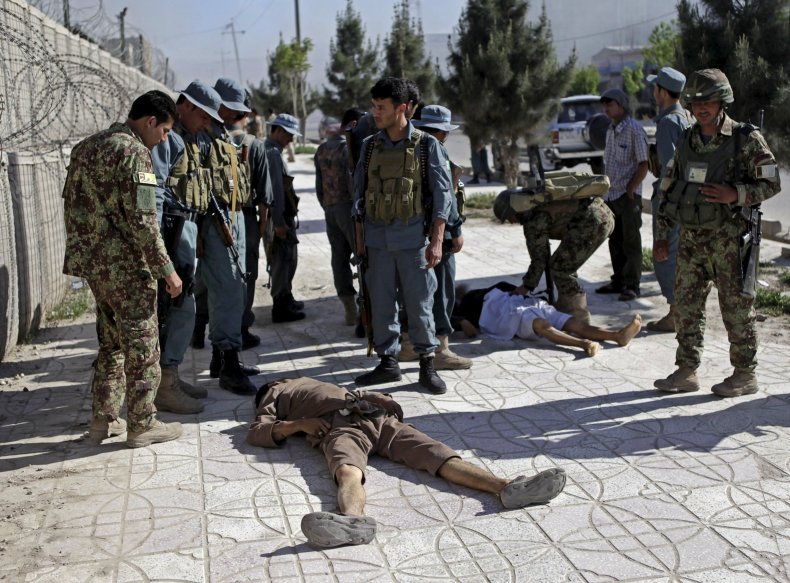 2015-04-09T130408Z_1804181614_GF10000053606_RTRMADP_3_AFGHANISTAN-ATTACK