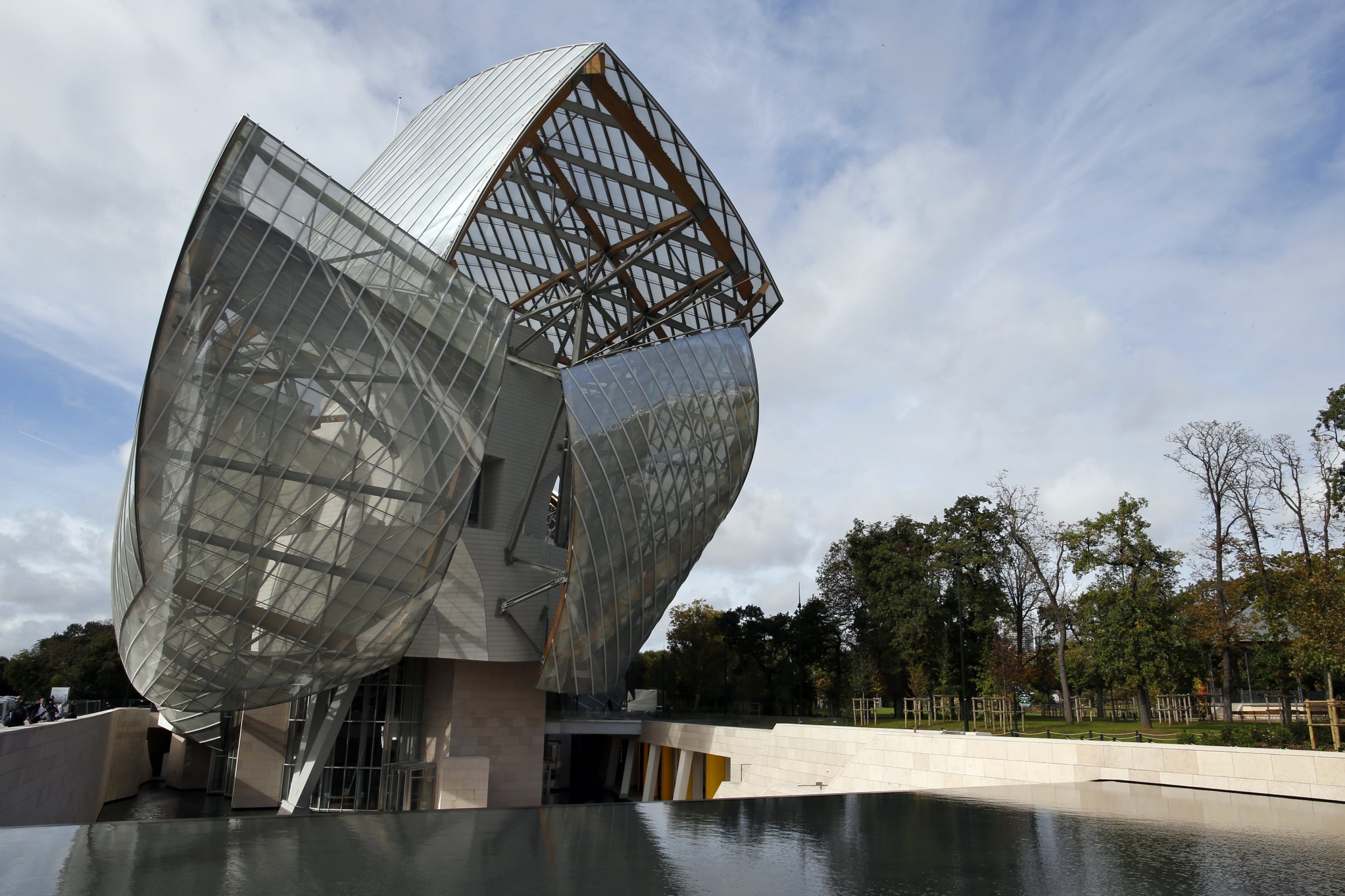 Gehry Monster: Fondation Louis Vuitton by Frank Gehry