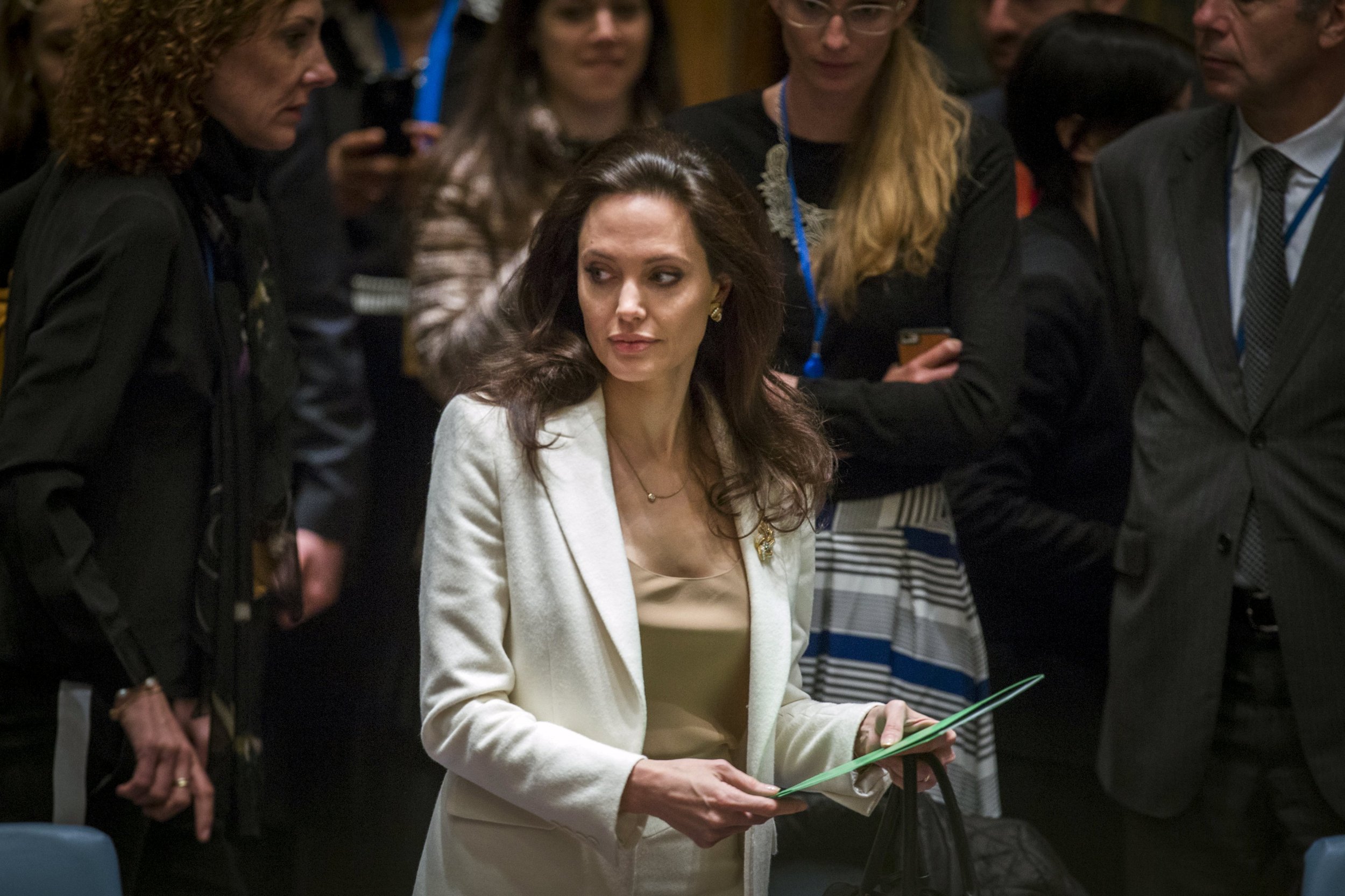 2015-04-24T162756Z_2_LYNXMPEB3N0RM_RTROPTP_4_MIDEAST-CRISIS-SYRIA-JOLIE