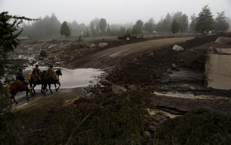 2015-04-29T203848Z_523624410_GF10000077852_RTRMADP_3_CHILE-VOLCANO 2015-04-29T203848Z_523624410_GF10000077852_RTRMADP_3_CHILE-VOLCANO