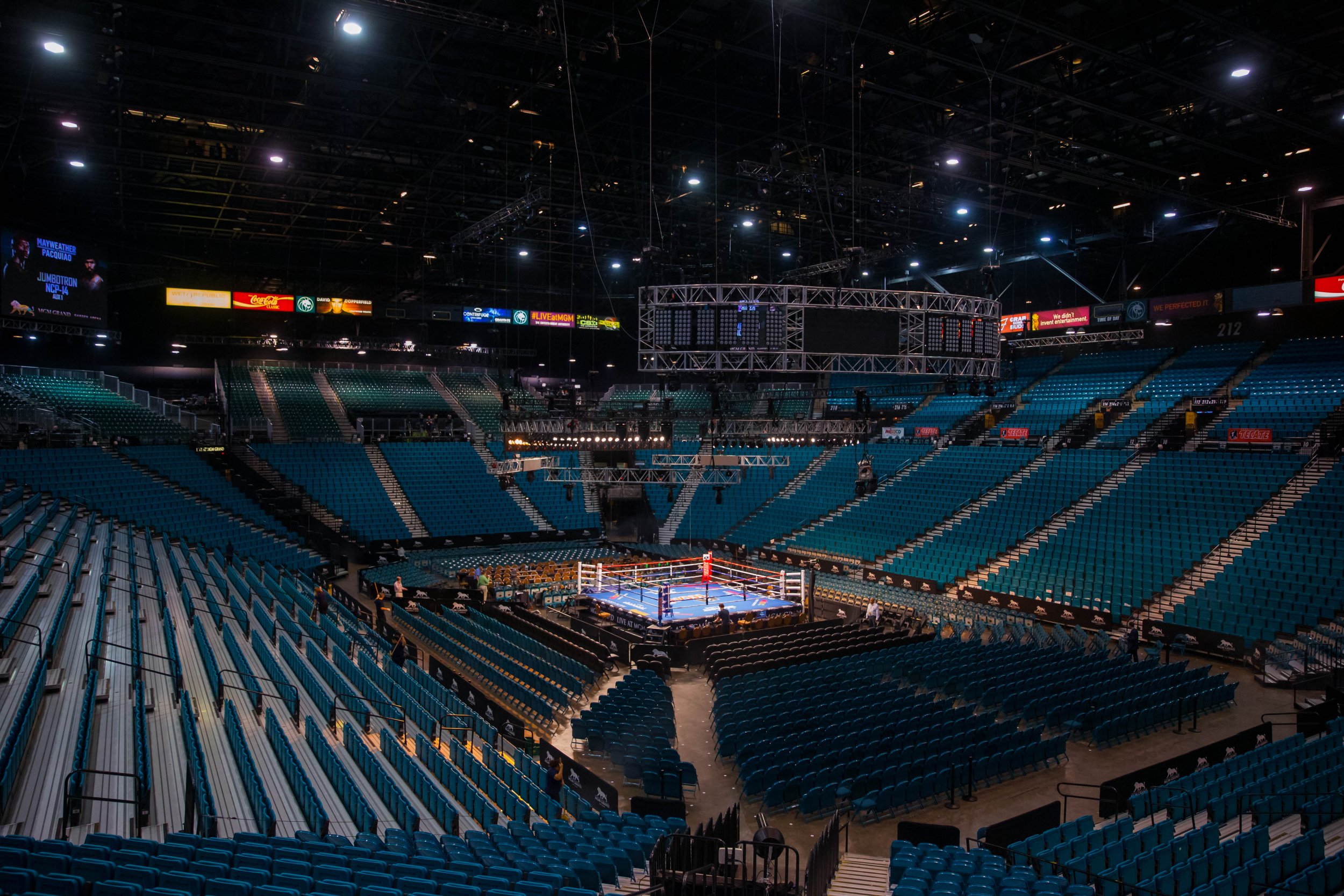 Выход на арену. MGM Grand Garden Arena в Лас-Вегасе. Боксерский ринг MGM Grand. MGM Grand las Vegas Арена. MGM Grand Garden Arena вместимость.