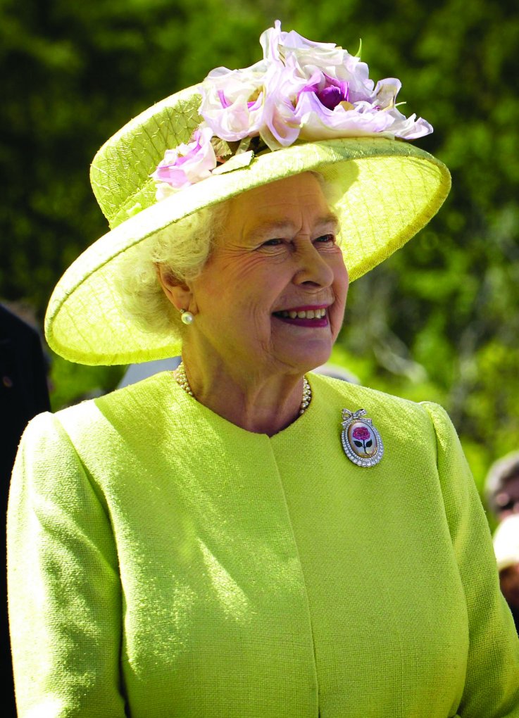Elizabeth_II_greets_NASA_GSFC_employees,_May_8,_2007_edit Elizabeth_II_greets_NASA_GSFC_employees,_May_8,_2007_edit