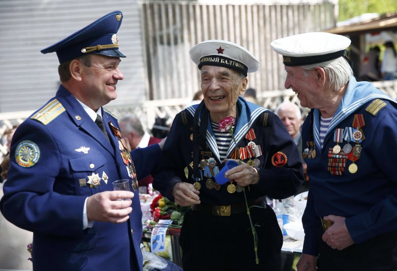 2015-05-09T113149Z_951368196_LR2EB590W0QYO_RTRMADP_3_WW2-ANNIVERSARY-RUSSIA