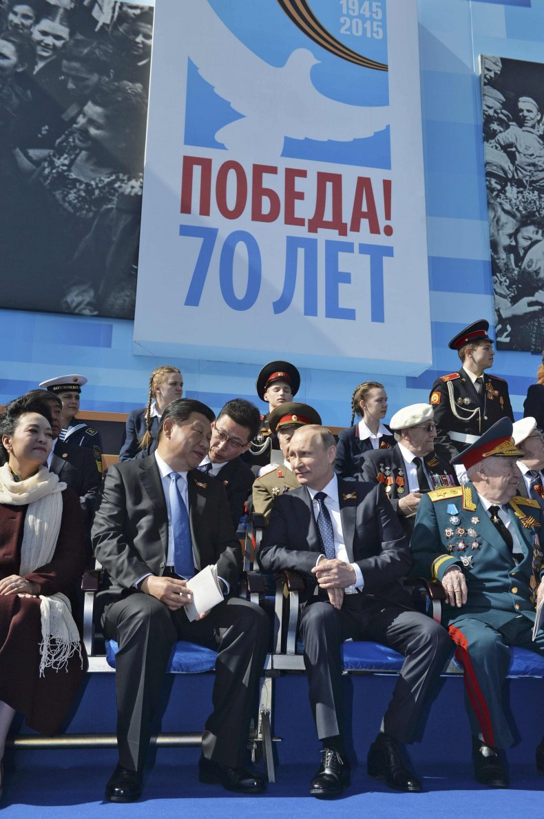 2015-05-09T105051Z_974549516_LR2EB590U4FWD_RTRMADP_3_WW2-ANNIVERSARY-RUSSIA