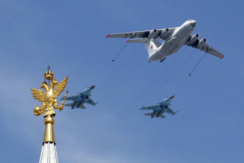 2015-05-09T101015Z_32226476_LR2EB590S8SUB_RTRMADP_3_WW2-ANNIVERSARY-RUSSIA