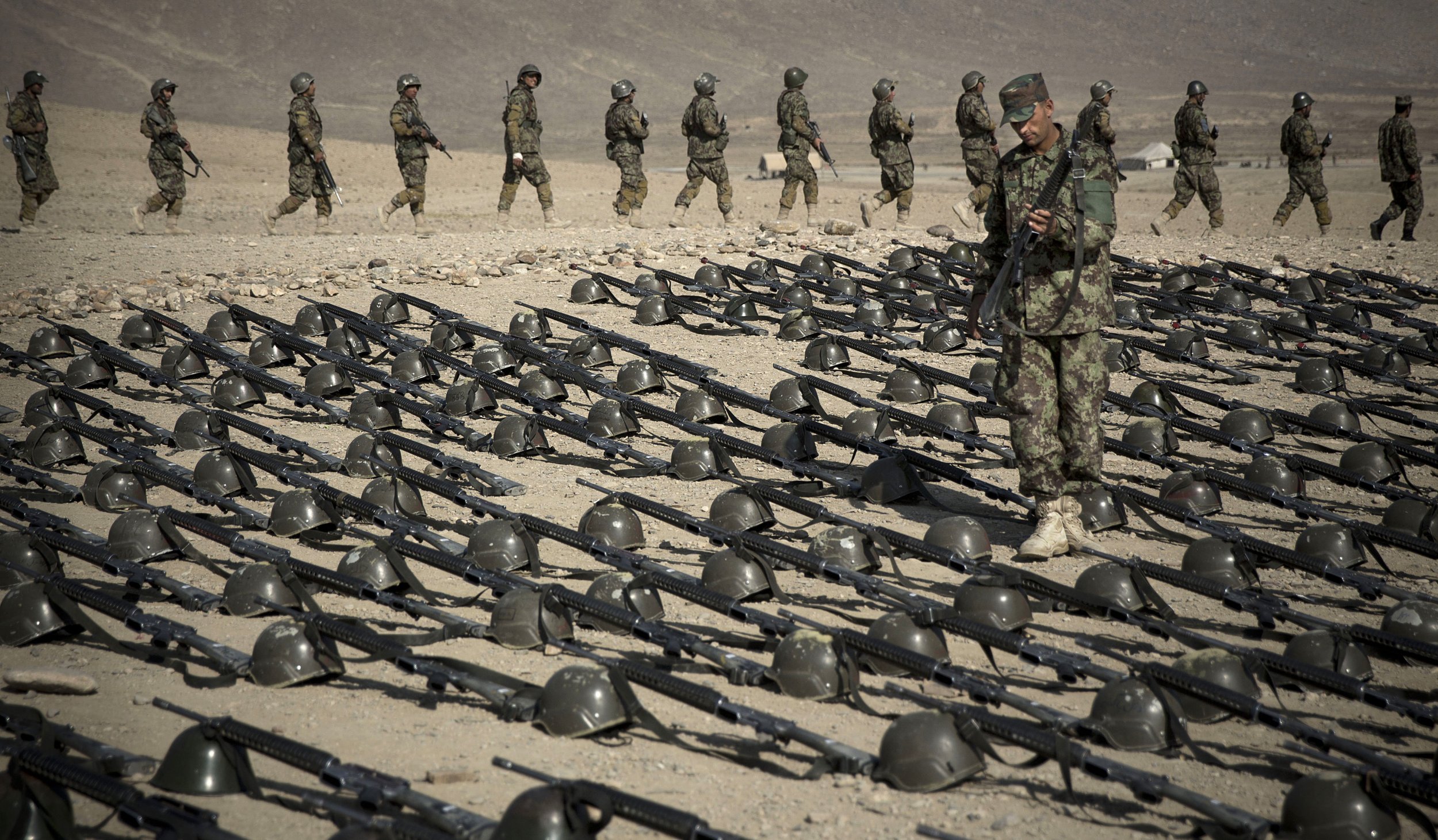 Сколько афганцев погибло. Солдаты в Афганистане.