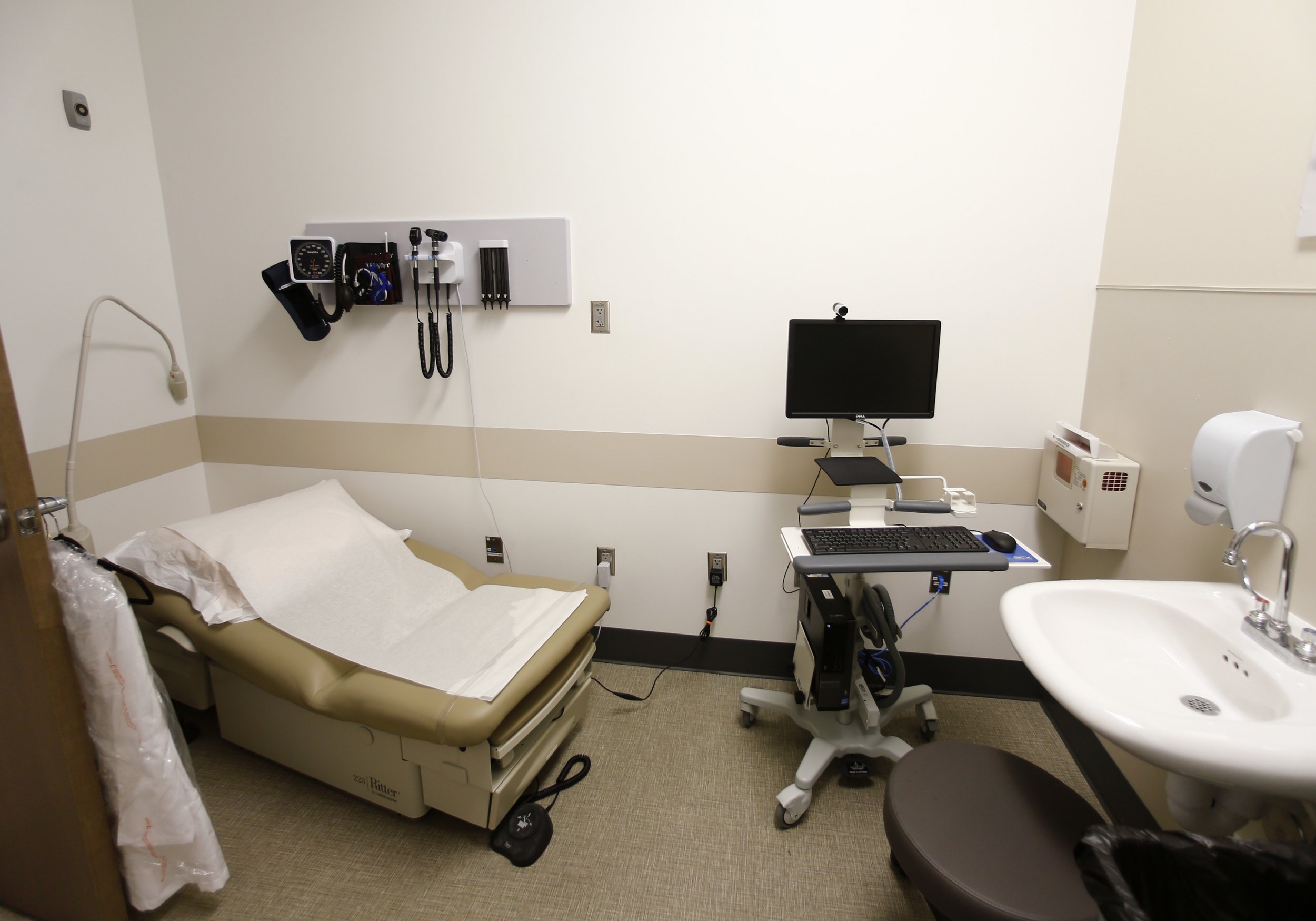 Many Insured Americans Can T Afford Health Care Newsweek   Doctors Office 