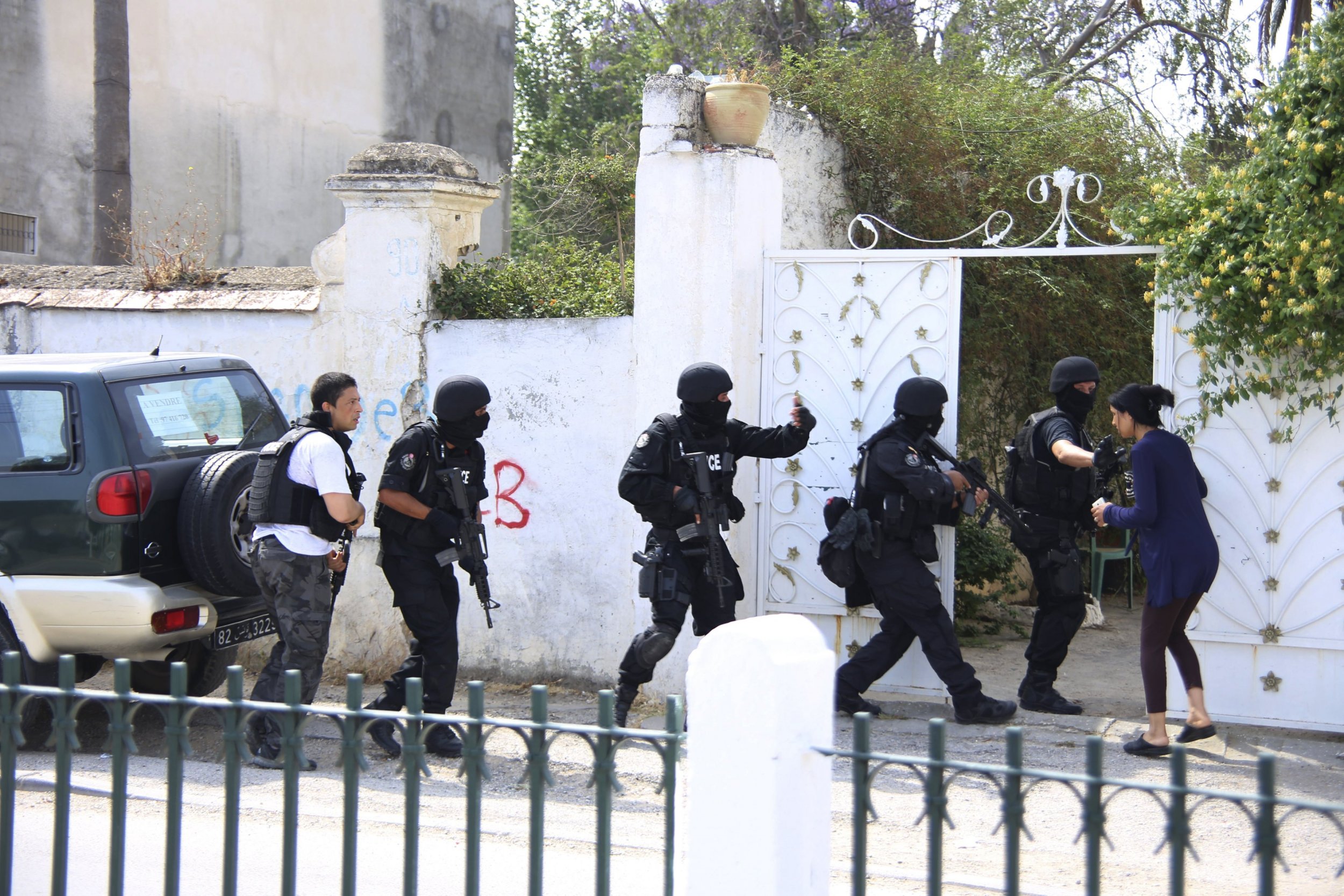 2015-05-25T104210Z_1805862308_GF10000106914_RTRMADP_3_TUNISIA-SECURITY-ARMY