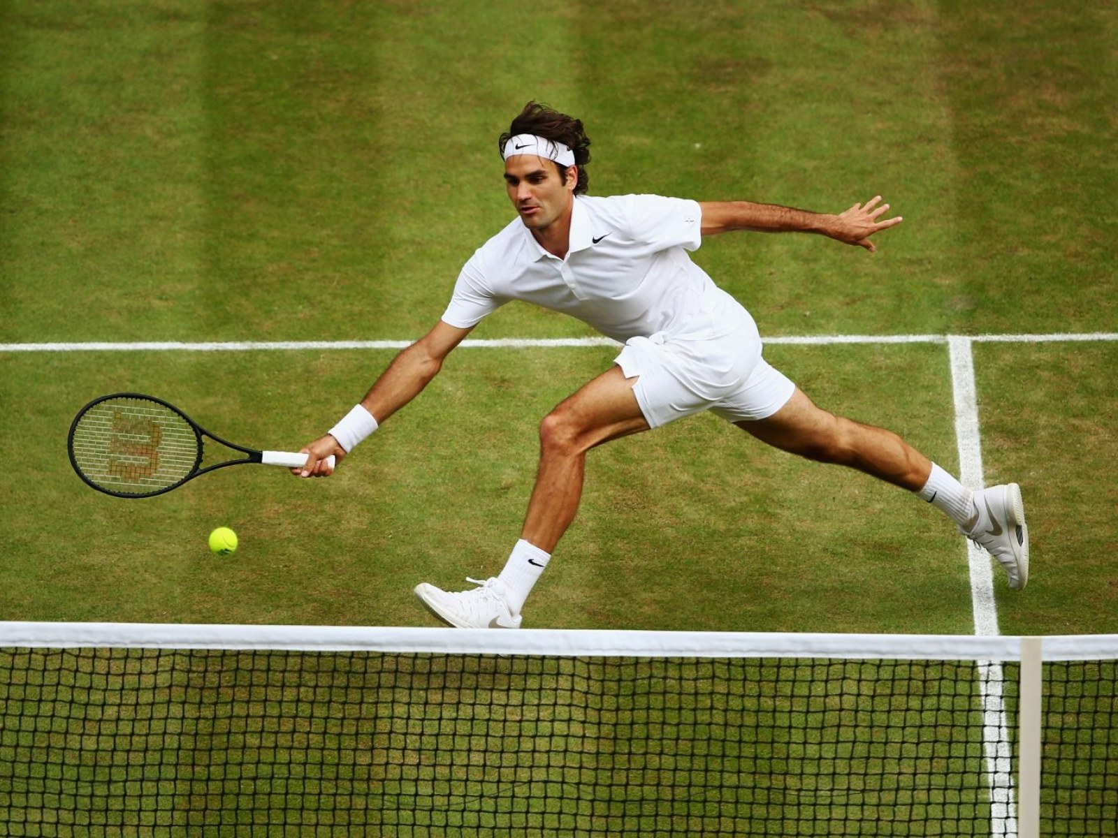 Атакующий теннис. Роджер Федерер Уимблдон. Roger Federer Wimbledon 2017. Роджер Федерер фото. Большой теннис.