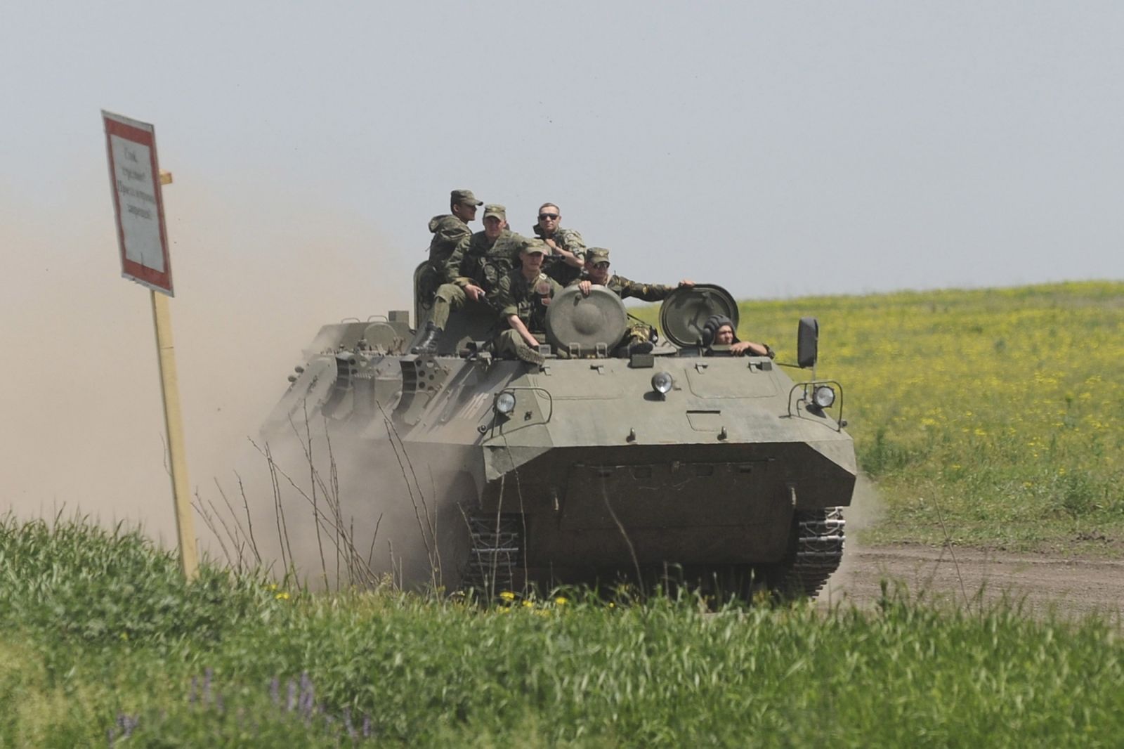 russian-soldiers-enter-ukraine