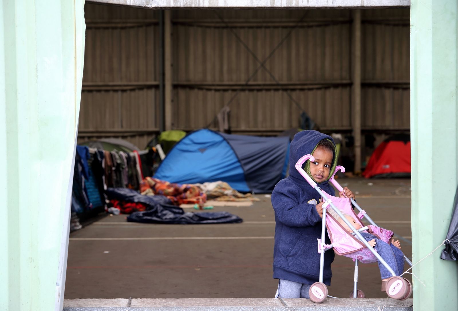 Calais migrant child
