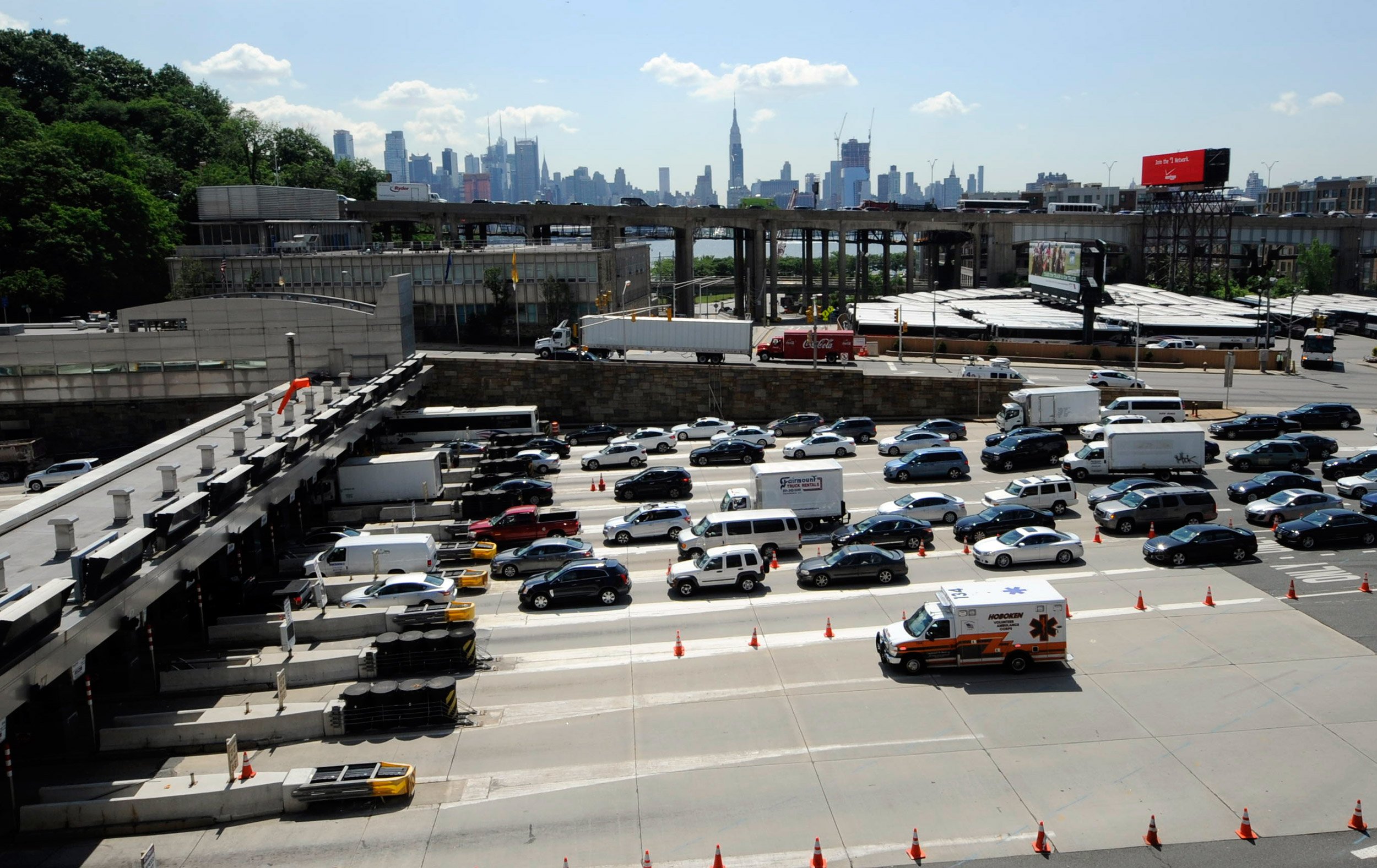 Two Buses Crash in New York's Lincoln Tunnel, Injuring More Than 30