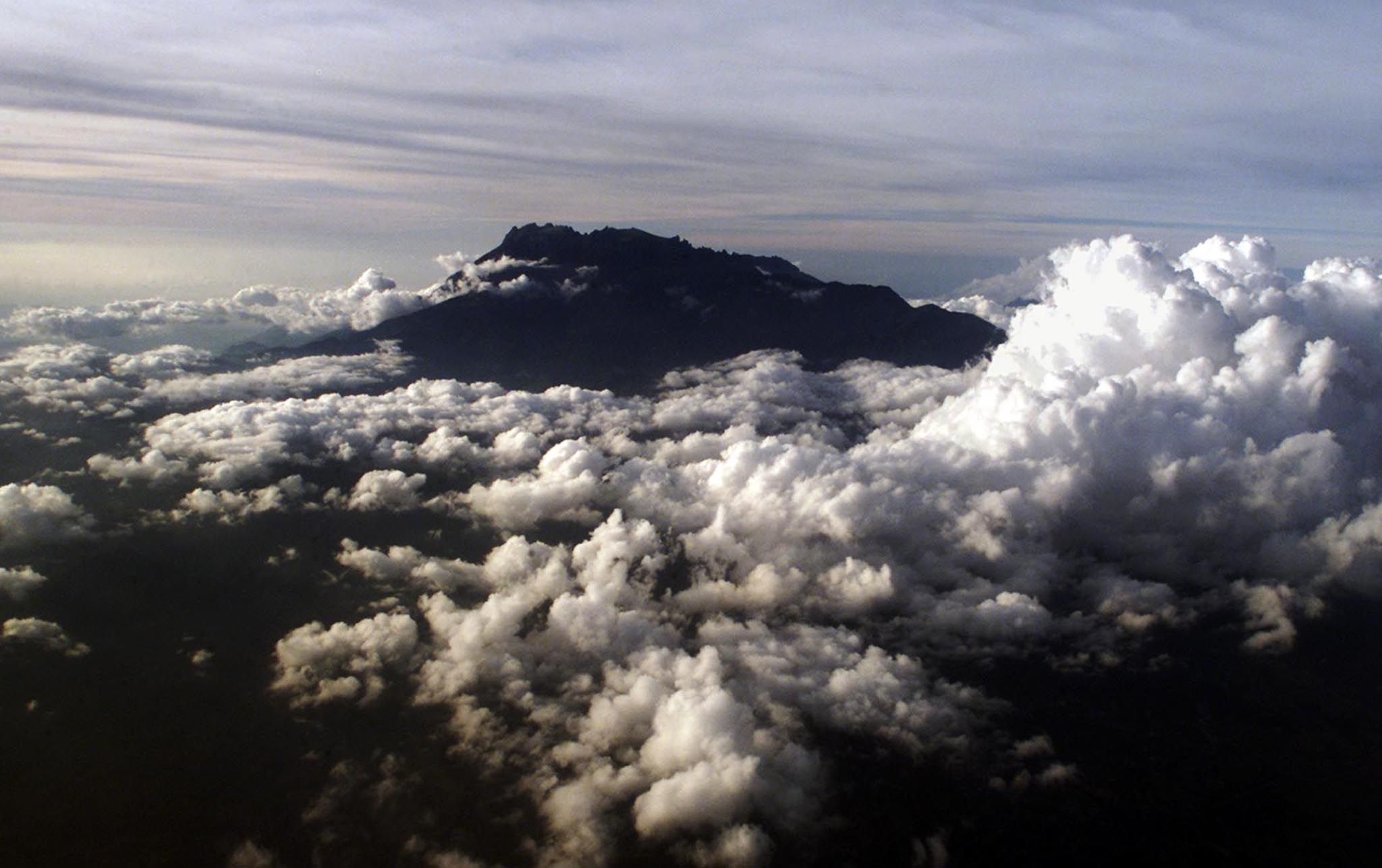 Tourists May Face Charges for Kinabalu Nude Photo 