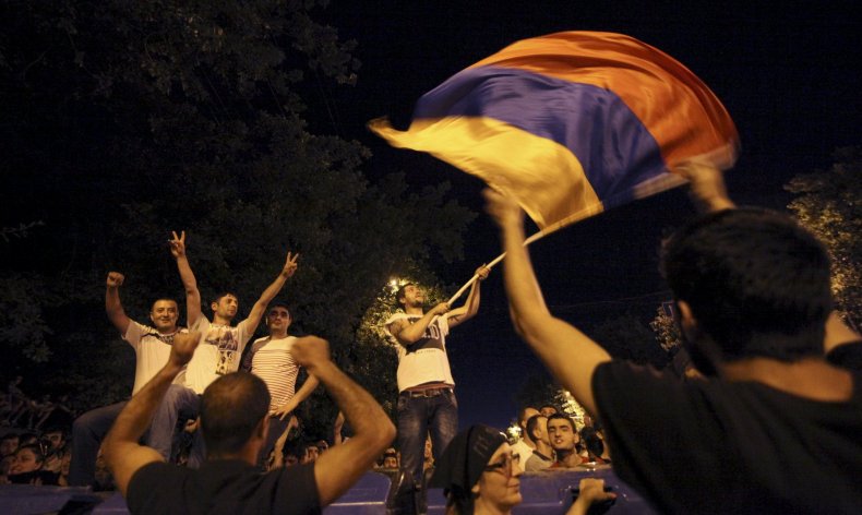 2015-06-24T085810Z_391004492_GF10000137536_RTRMADP_3_ARMENIA-PROTEST 2015-06-24T085810Z_391004492_GF10000137536_RTRMADP_3_ARMENIA-PROTEST