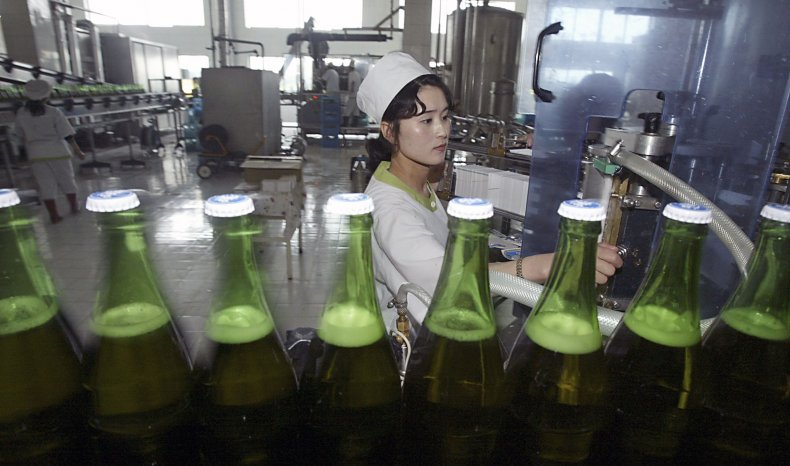 11-15-2013_FE0241_NorthKorea_drink 11-15-2013_FE0241_NorthKorea_drink