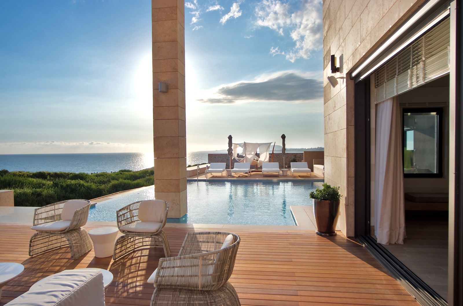 Russians buying luxury Greek villas