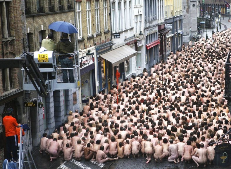 Spencer Tunick's Naked Art installation