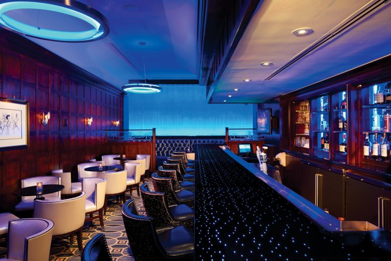 07_24_BlueBar_01