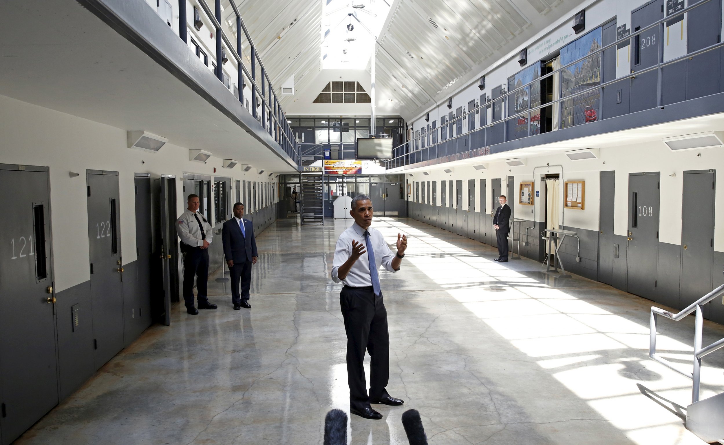 Obama Calls for Prison Reform While Visiting Federal ...