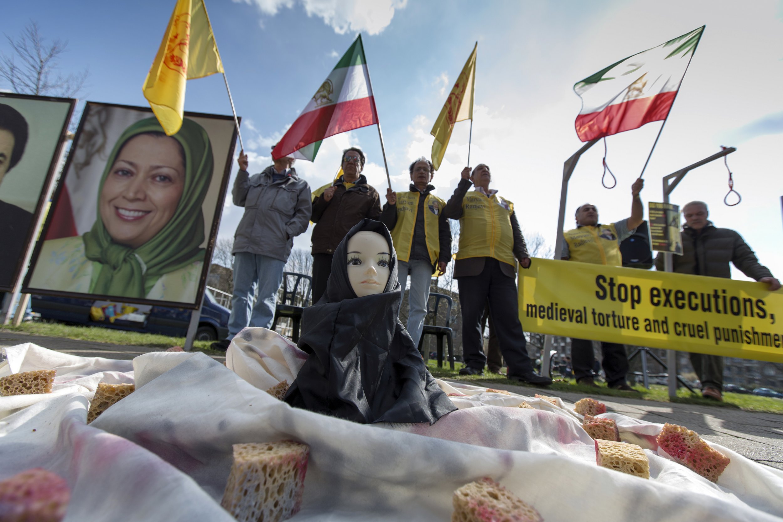 Iran Has Executed Almost 700 People So Far This Year Amnesty 