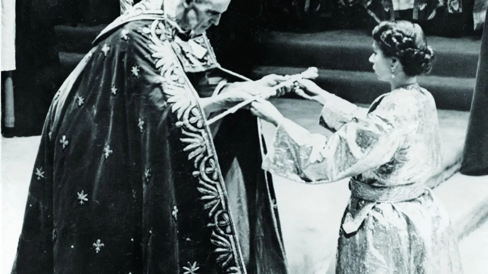 Благословите короля характер. Архиепископ Кентерберийский коронация. Коронация Елизаветы II. Коронация королевы Елизаветы 1953.