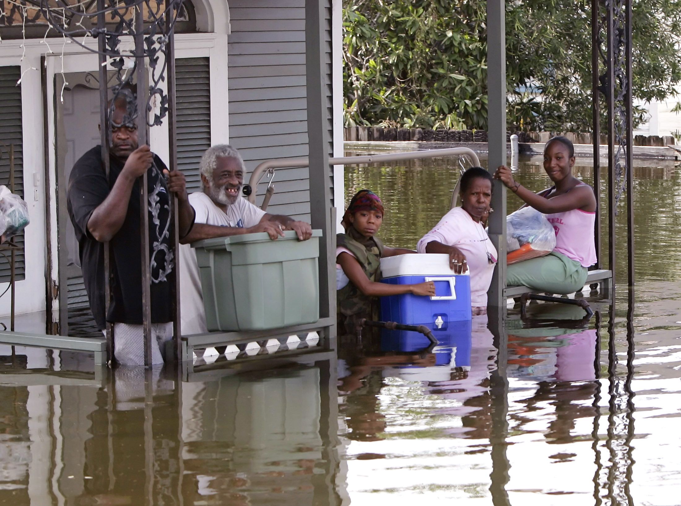 Rescuers reach people cut off by Gulf Coast hurricane