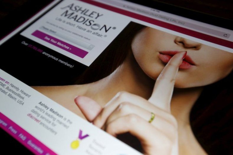 08_27_AshleyMadison_01