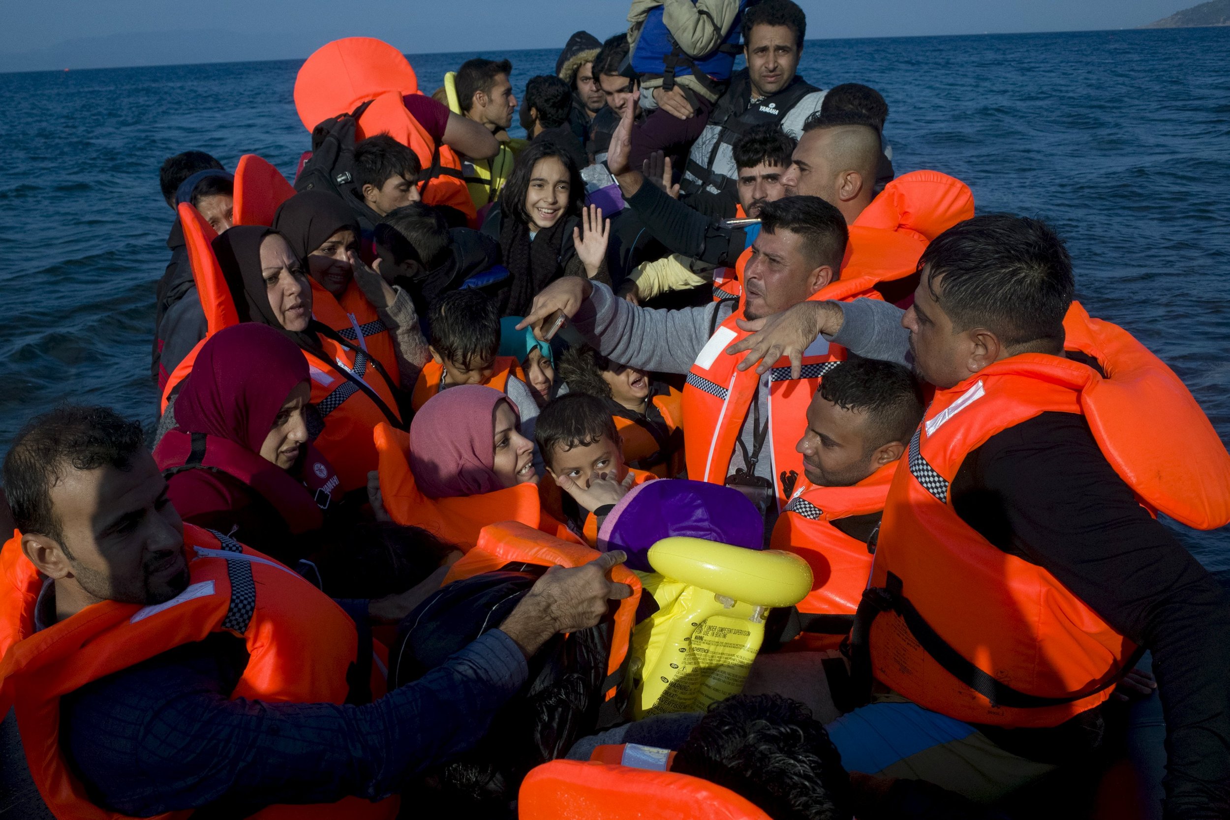 1006_refugee_boat