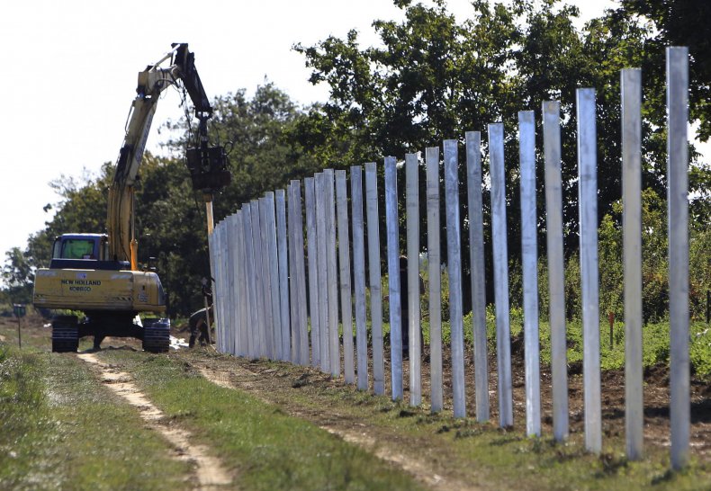 1009_hungaryfence